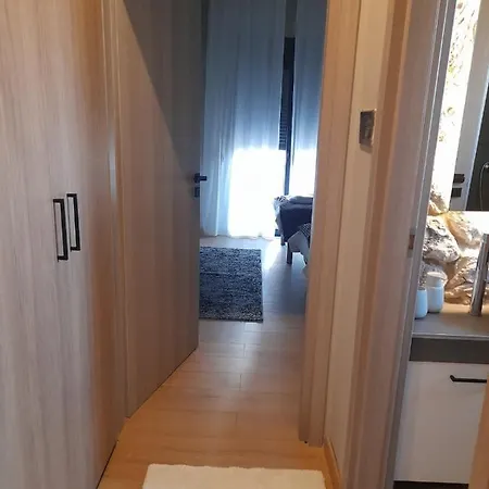 Relaxing Luxury Larissa