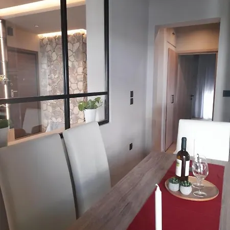 Relaxing Luxury Larissa